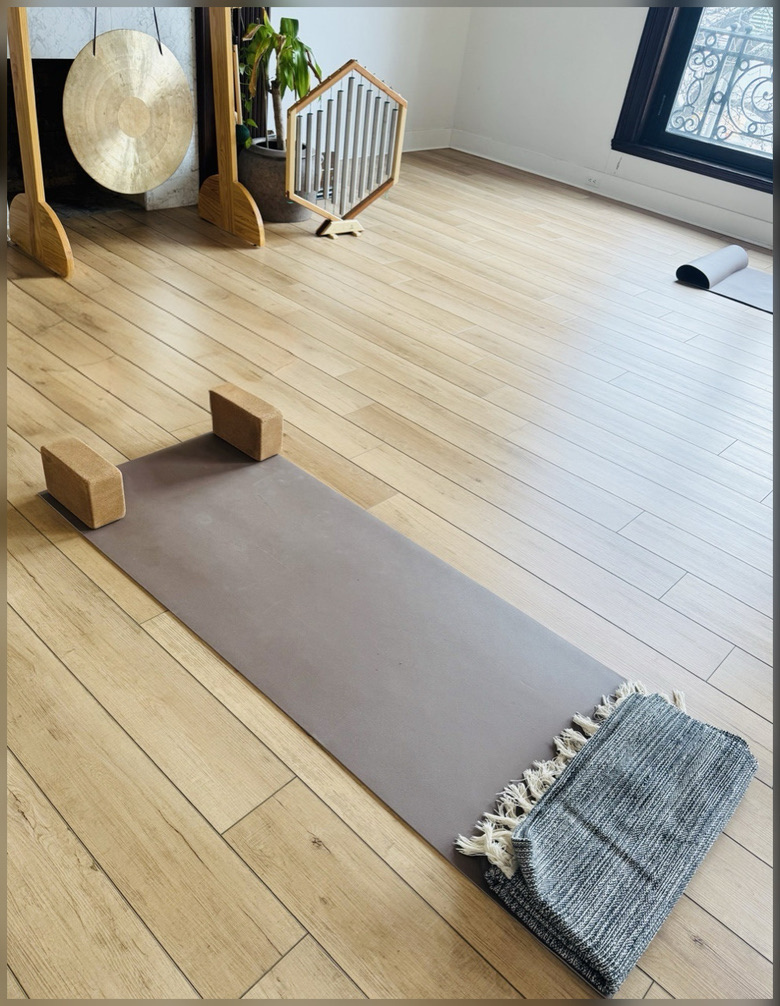 yoga mat / yoga studio